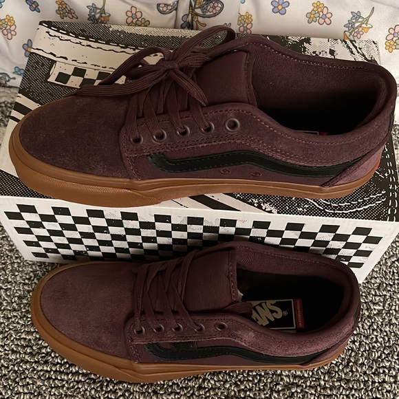 Vans Men’s Chukka Low Sid
Port/Gum
VN0A5KQZK10
Sneakers - Picture 4 of 16